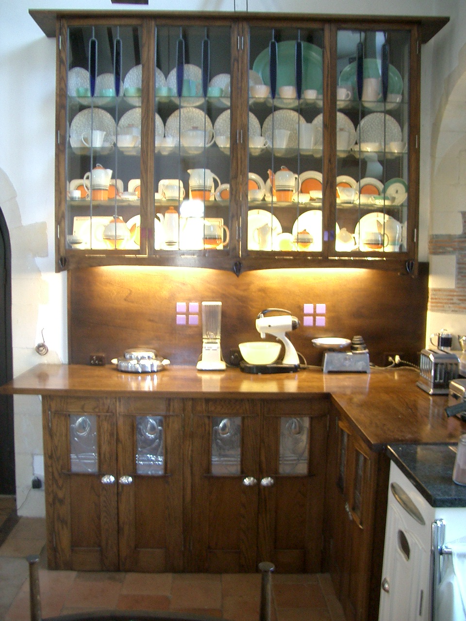 oak Mackintosh style kitchen cabinets